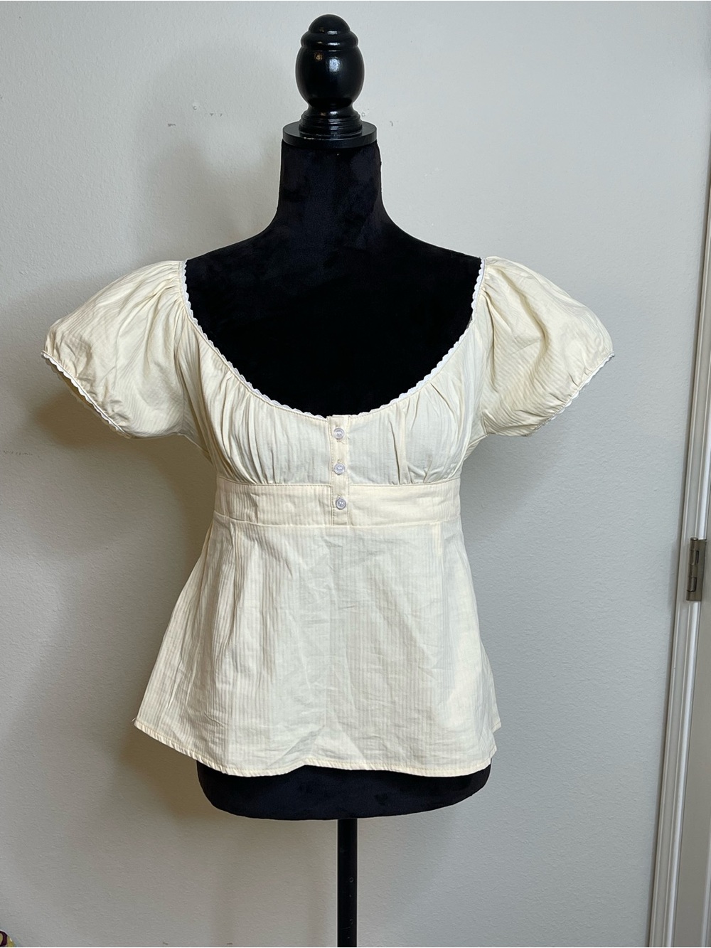 Women's Cream Scoop-Neck Peasant Blouse